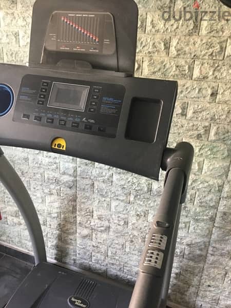 treadmill like new very good quality 5