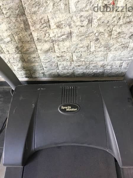 treadmill like new very good quality 6