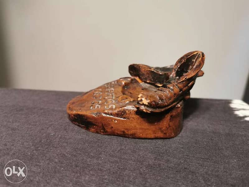 Zapatos viejos (old Shoes) wooden sculpture 3