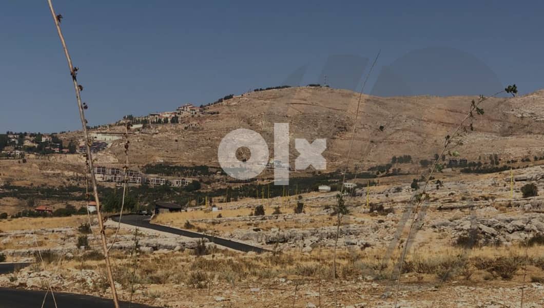 EXCEPTIONAL LAND in Bakich/Fakra with View أرض في باكيش فقرا ٩٠٠ م٢ 2