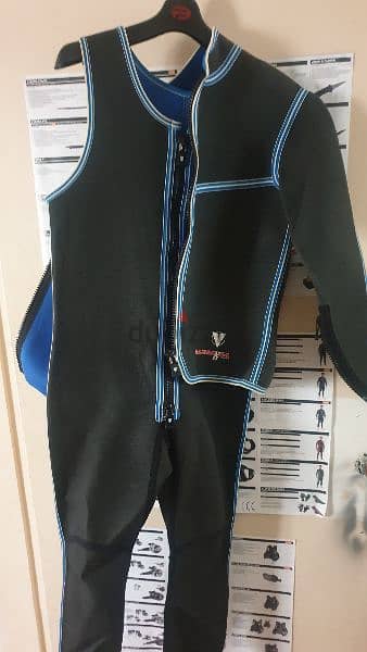 2 pieces 4mm meduim wet suit diving