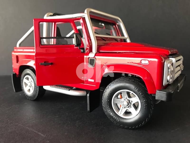 1/18 diecast Full opening Landrover Defender 4X4 NEW BOXED 5