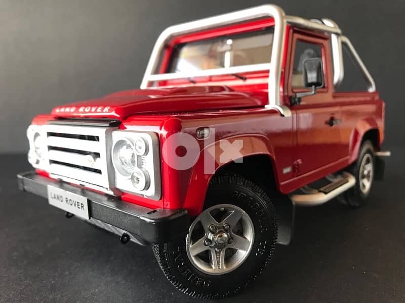 1/18 diecast Full opening Landrover Defender 4X4 NEW BOXED 9
