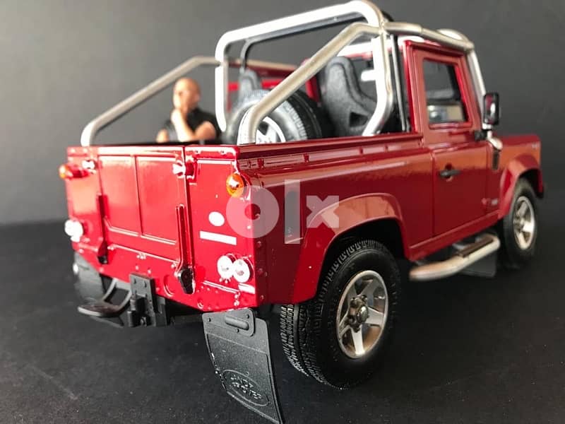 1/18 diecast Full opening Landrover Defender 4X4 NEW BOXED 12