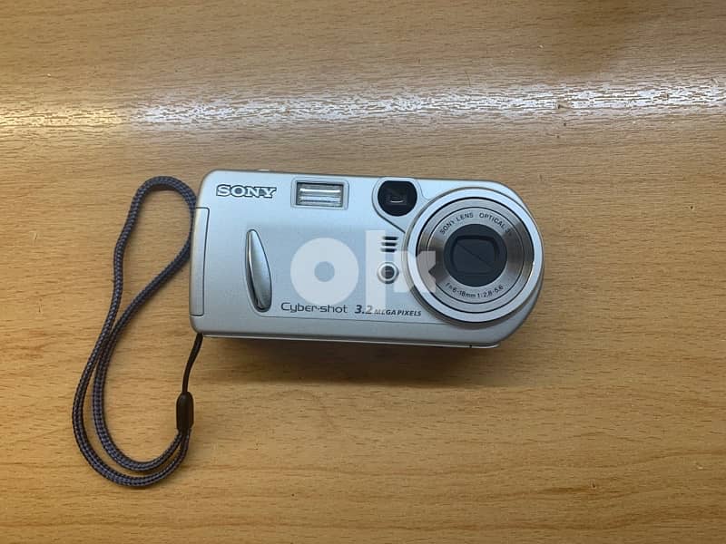 Sony DSCP72 Cyber-shot 3.2MP Digital Camera w/ 3x Optical Zoom 1