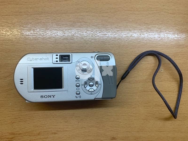 Sony DSCP72 Cyber-shot 3.2MP Digital Camera w/ 3x Optical Zoom 2