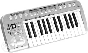 USB and MIDI Controller UMX25 0