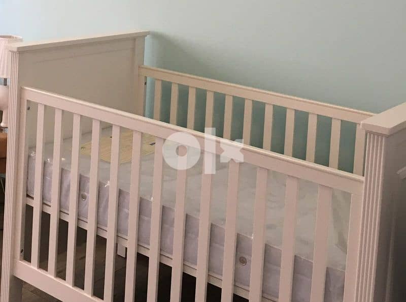 Pottery Barn convertible crib + mattress 0