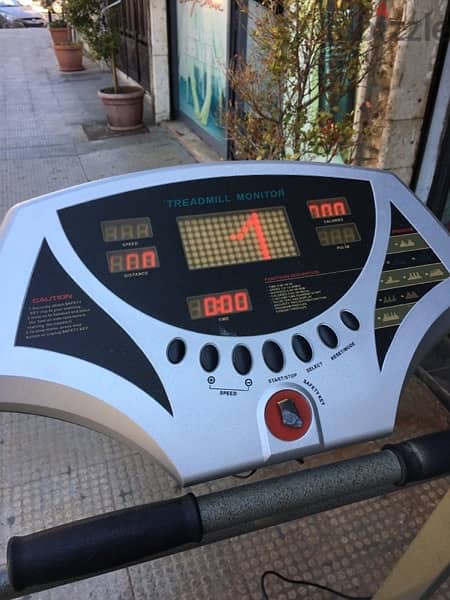 treadmill good quality we have also all sports equipment 3