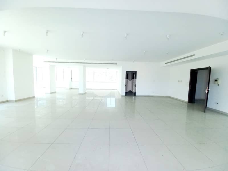 AH22-809  Office for rent in Beirut, Sin El fil , 225 m2, $2,084 cash 0