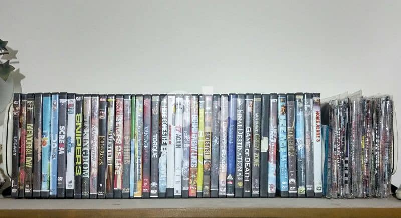 More than 111 random movies + 2 Stands Organizer 1