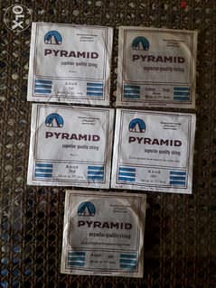 Pyramid strings for Aoud