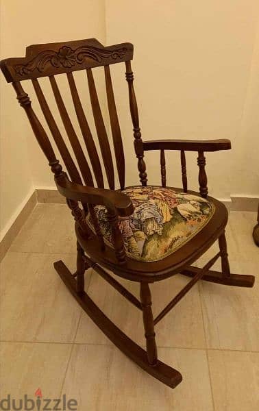 كرسي هزاز خشب زين  قماش تابلو روميو وجوليات مميزة جديدة بسعر لقطة 0