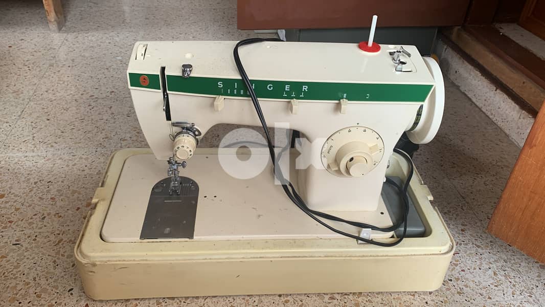 Vintage Singer - Sewing machine 0