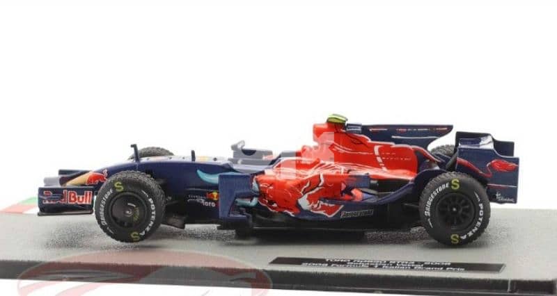 Sebastien Vettel Toro Rosso STR3 diecast car model 1:43. 3