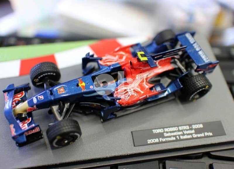 Sebastien Vettel Toro Rosso STR3 diecast car model 1:43. 5