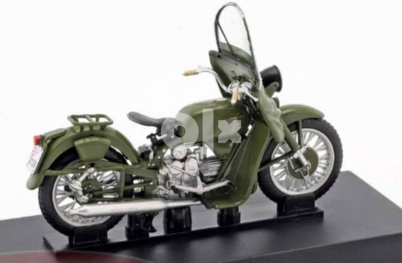 '67 Moto Guzzi Falcone 500 diecast motorcycle 1:24. 4