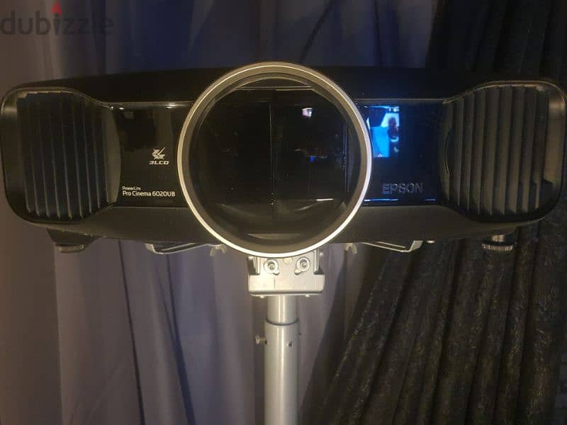 PowerLite Pro Cinema 6020UB 3D 1080p 3LCD Projector 0