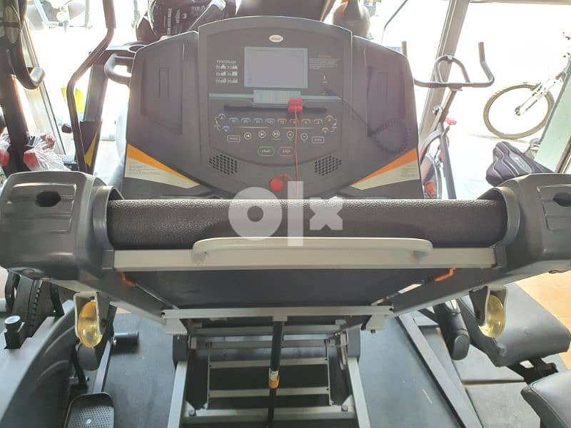 Treadmill cardio machine Heavy-duty holds till 150 kg 2