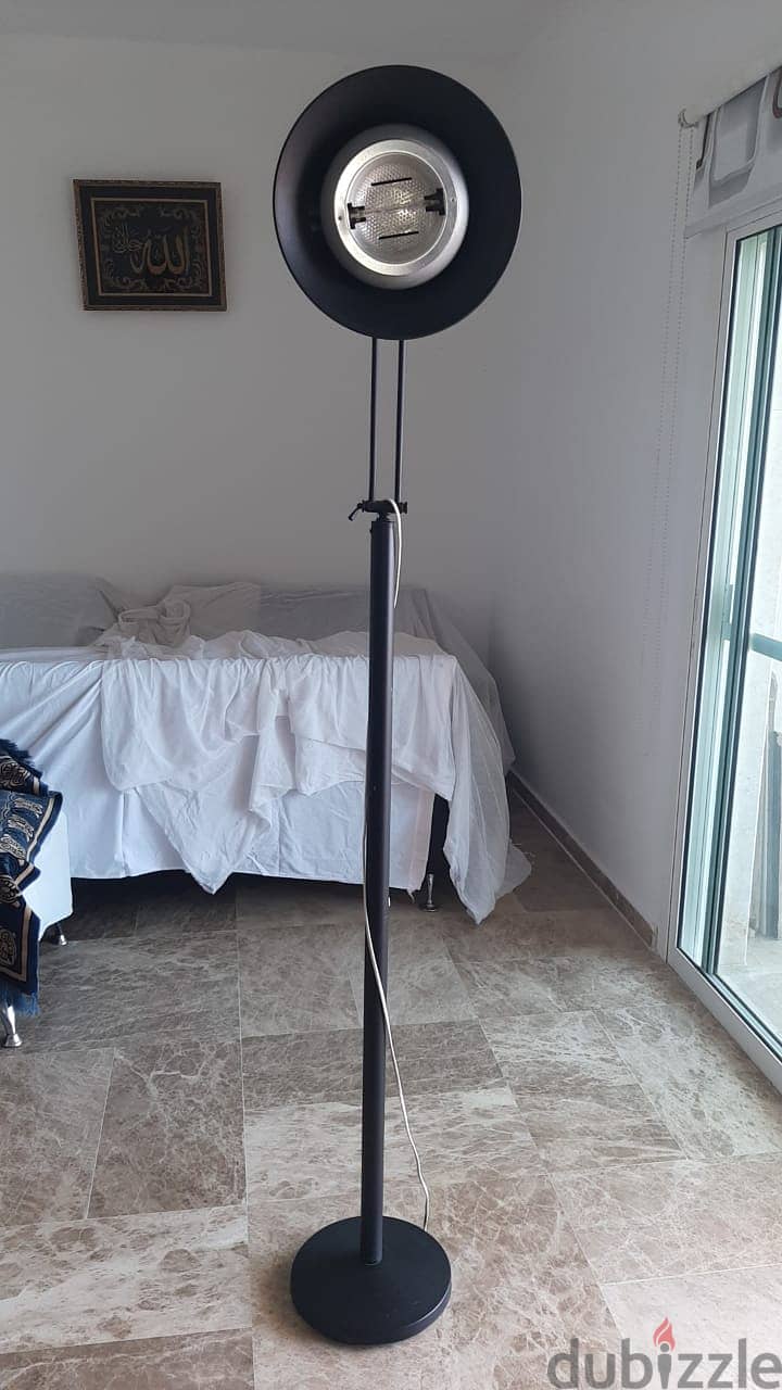 Spot+stand for sale (بداعي السفر) 1