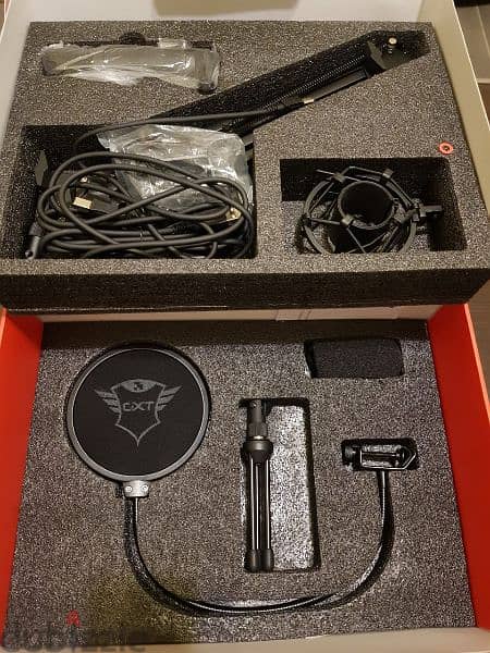 Trust gaming usb streaming microphone 1