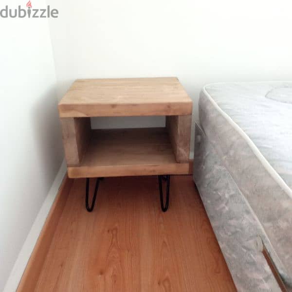 side table made feom natural pine wood كومود جنب التخت خشب طبيعي 2