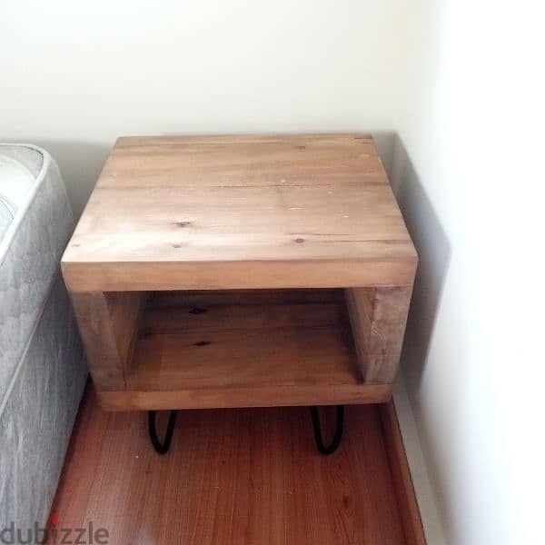 side table made feom natural pine wood كومود جنب التخت خشب طبيعي 3