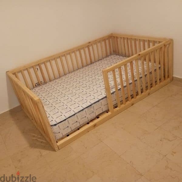 baby bed with safety frame تخت اطفال مع حماية خشب 1