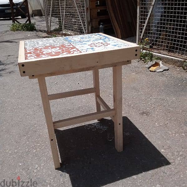wood table with tile top طاولة خشب مع وجه بلاط 1