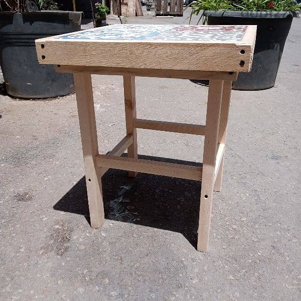 wood table with tile top طاولة خشب مع وجه بلاط 2