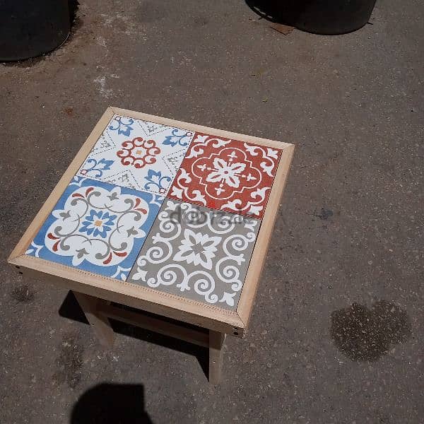 wood table with tile top طاولة خشب مع وجه بلاط 3