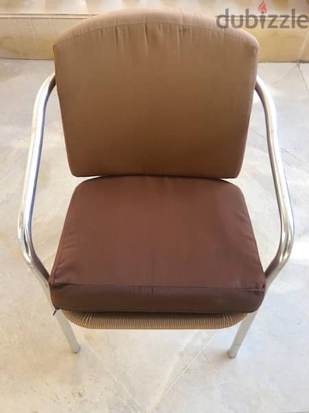 Chair cushions (50pcs 2000000 LL) 1