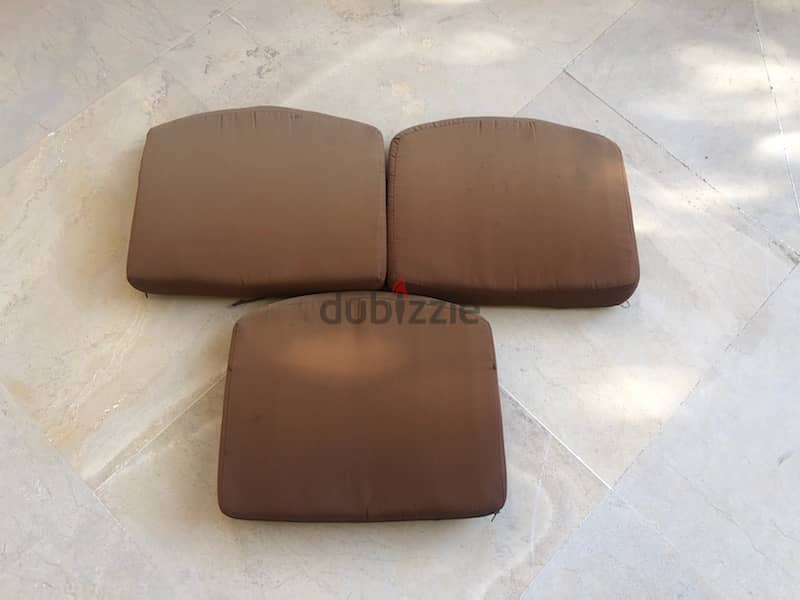 Chair cushions (50pcs 2000000 LL) 6