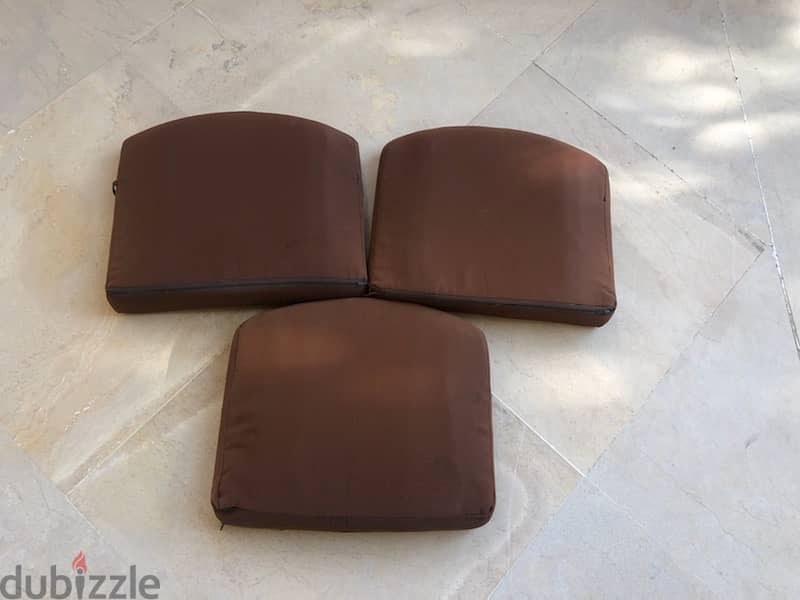 Chair cushions (50pcs 2000000 LL) 7