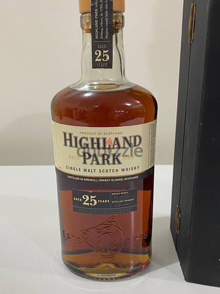 rare 25 year old discontinued bottle of highland park 8