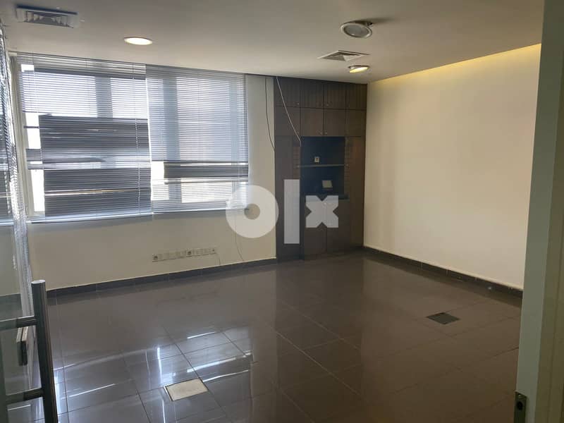 L09241-Furnished office for rent in Achrafieh 4