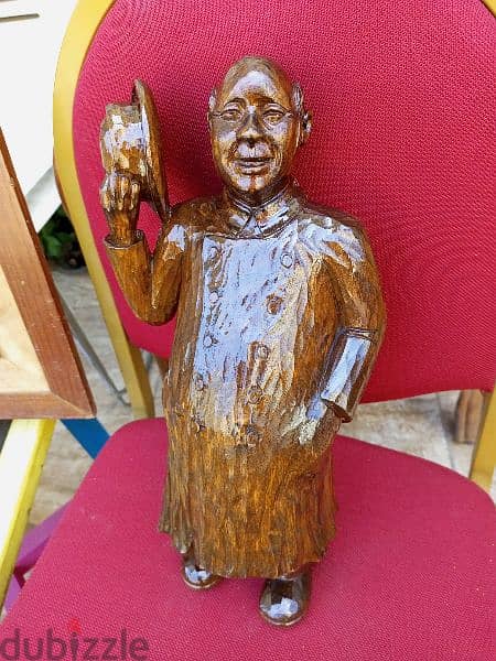 تمثال خشب لرئيس وزراء بريطانيا تشرشل 1