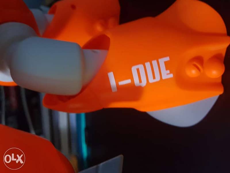 I-QUE Robot 2