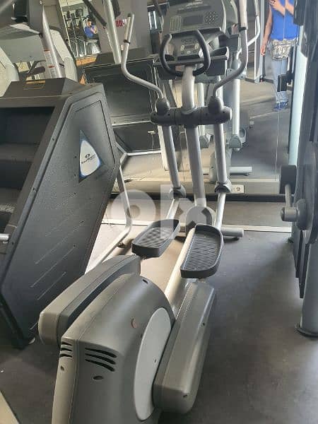 LIFE FITNESS elliptical cardio Gym machine 03027072 0