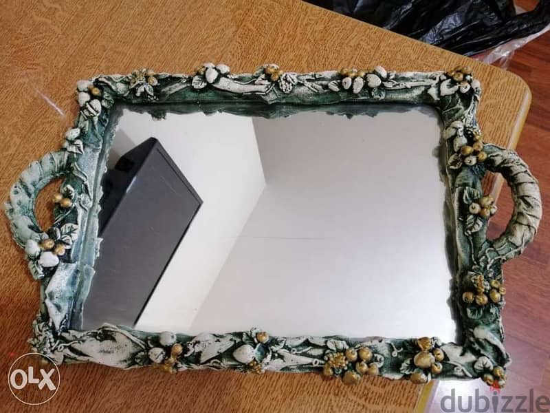 Tray with mirror 3