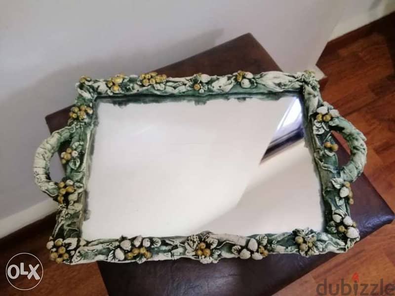 Tray with mirror 4