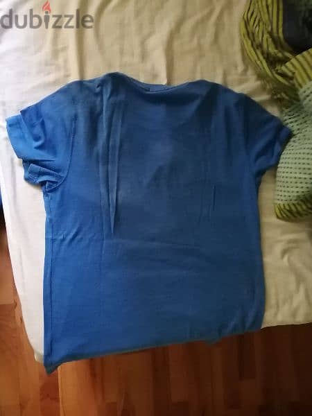 Original Abercrombie and Fitch tshirt size small 1