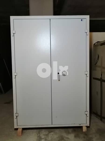 Gun safe or file cabinet 5