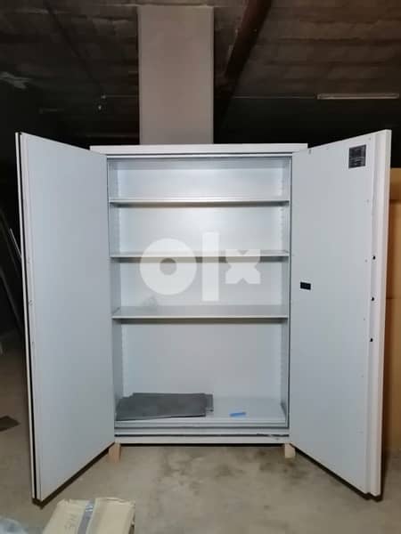 Gun safe or file cabinet 5