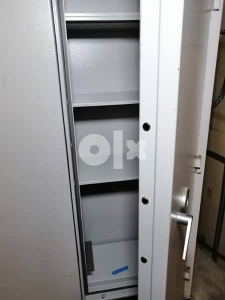 Gun safe or file cabinet 7