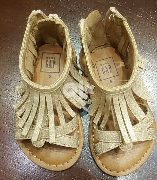 Baby Gap girls sandals beige 1