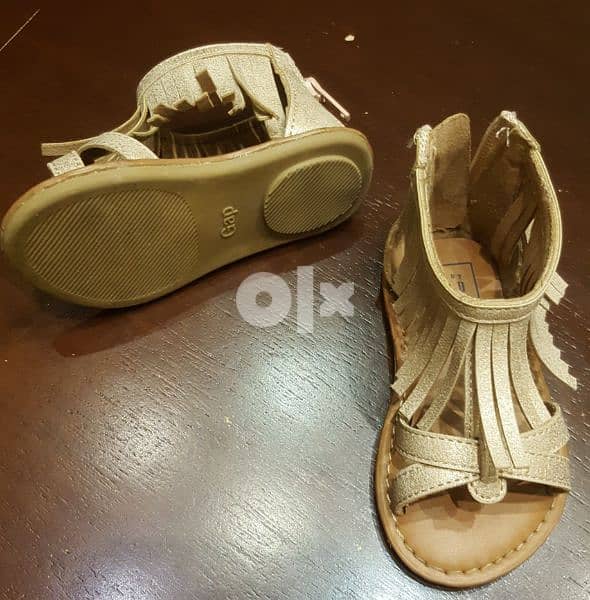 Baby Gap girls sandals beige 2