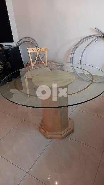 vintage dining table with chairs / غرفة طعام مع ٤ كراسي 0