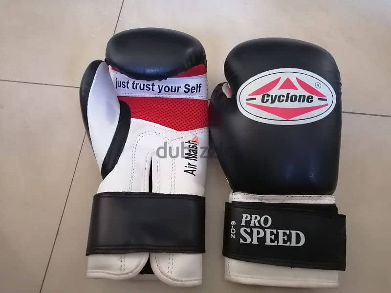 Brand new Cyclone boxing gloves 6oz 1