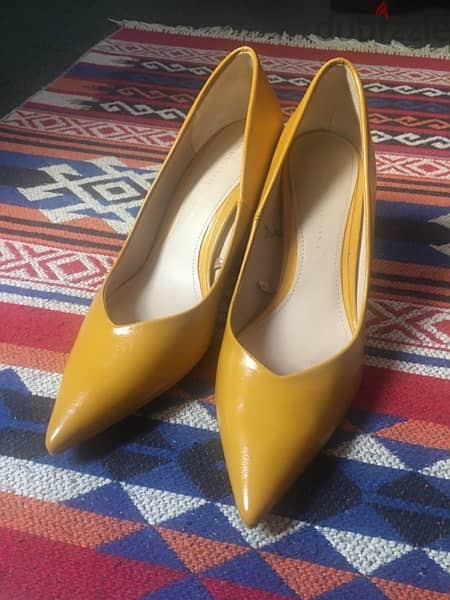 Zara leather yellow block heels 1